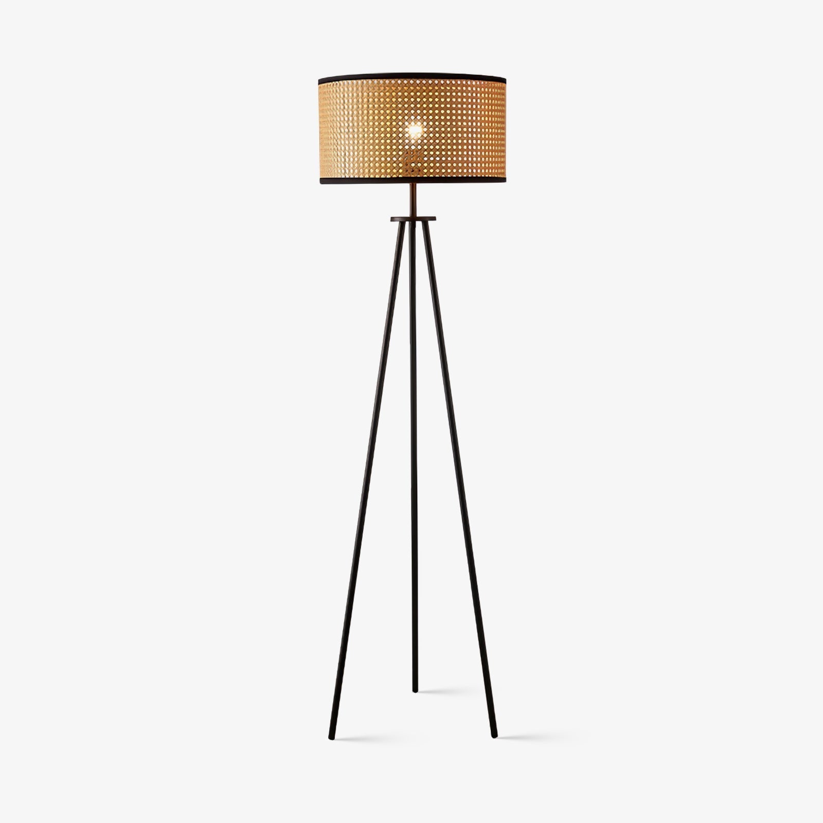 Gulvlampe med trefod i rattan