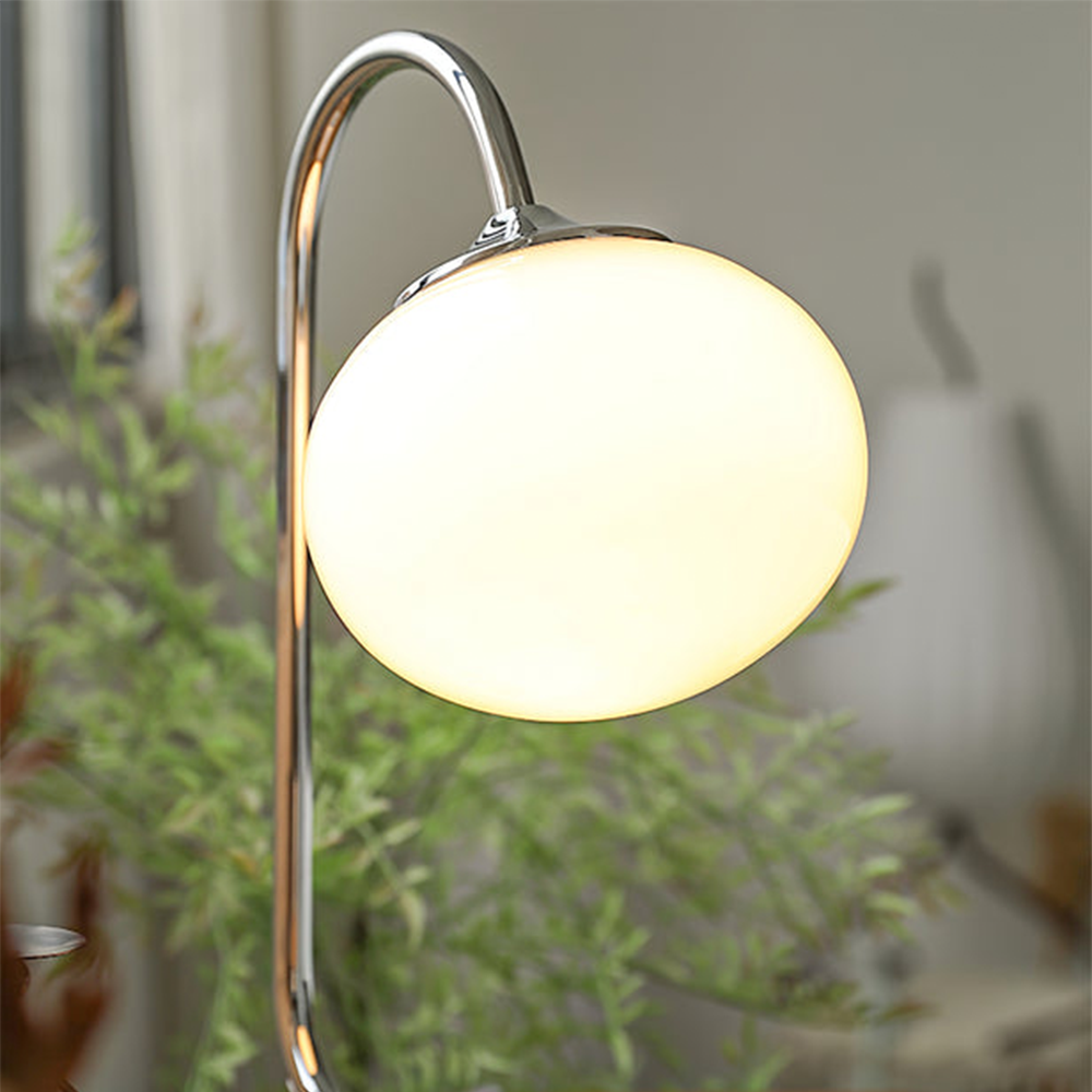 Marshmallow | Bordlampe i metal og glas