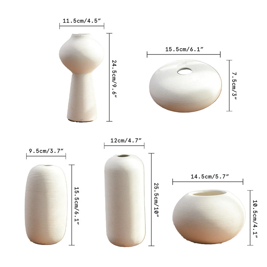 Håndlavet Keramikvase Blanche med Dekorativ Ringskulptur, Elegant Design