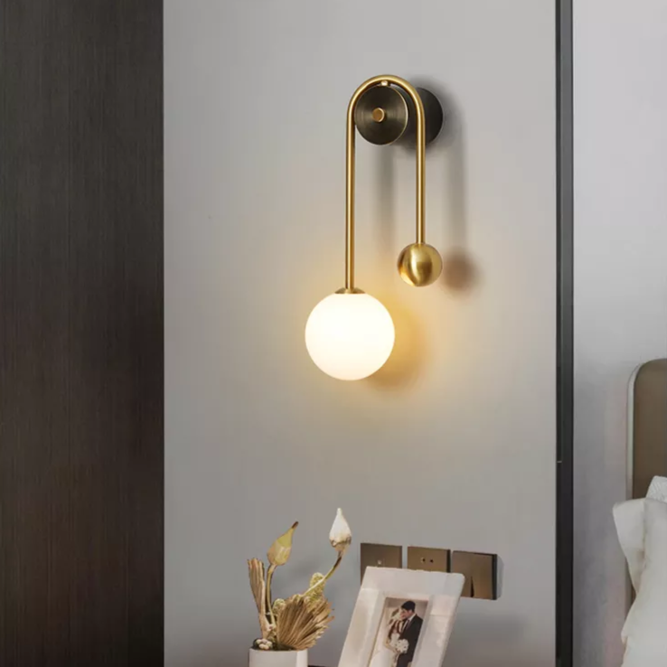 Nordic Gold Wall Sconces - Elegant guld og hvidt glas, G9 LED-lamper, børstet messing, vægmontering