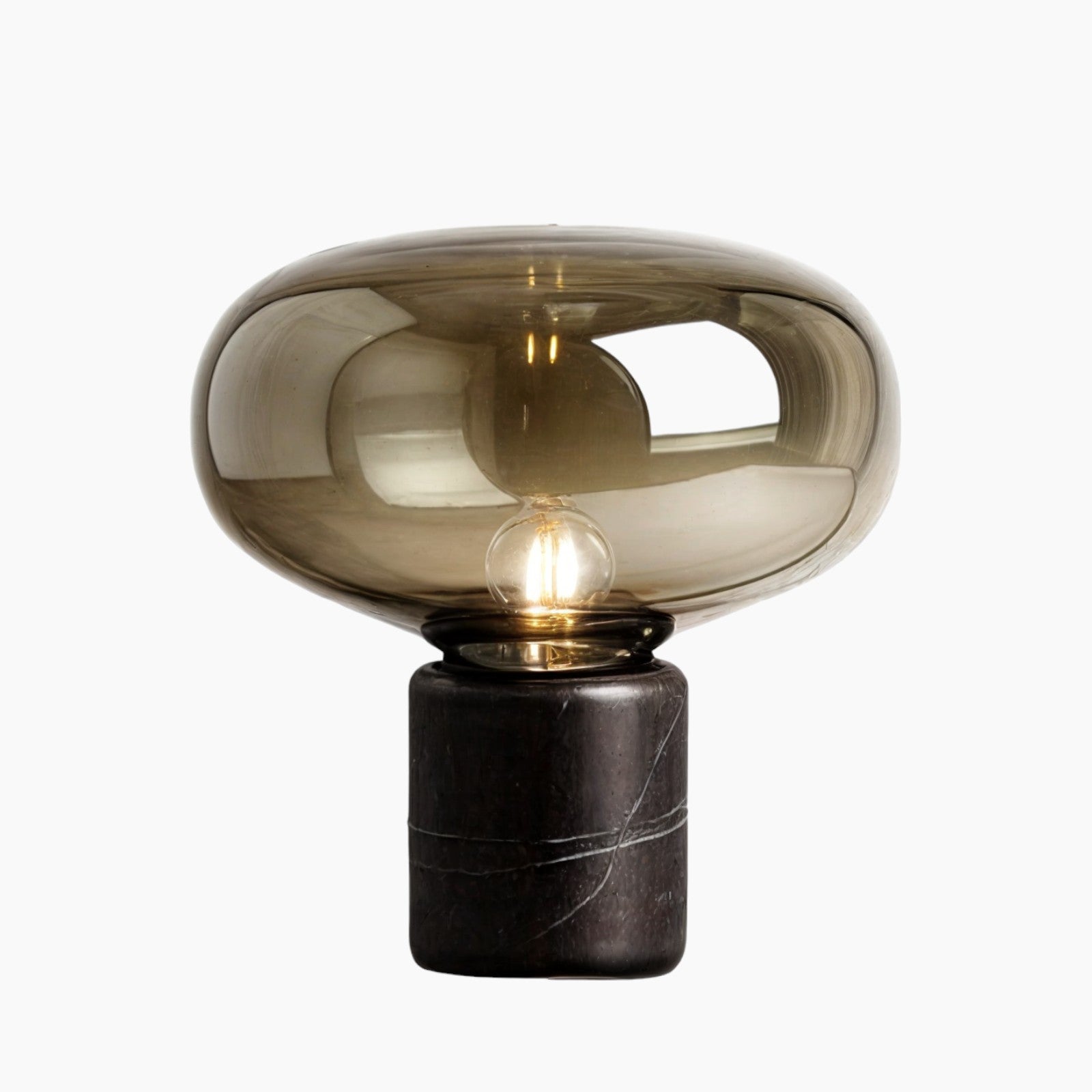 Elegant ravfarvet glas, keramik og jern