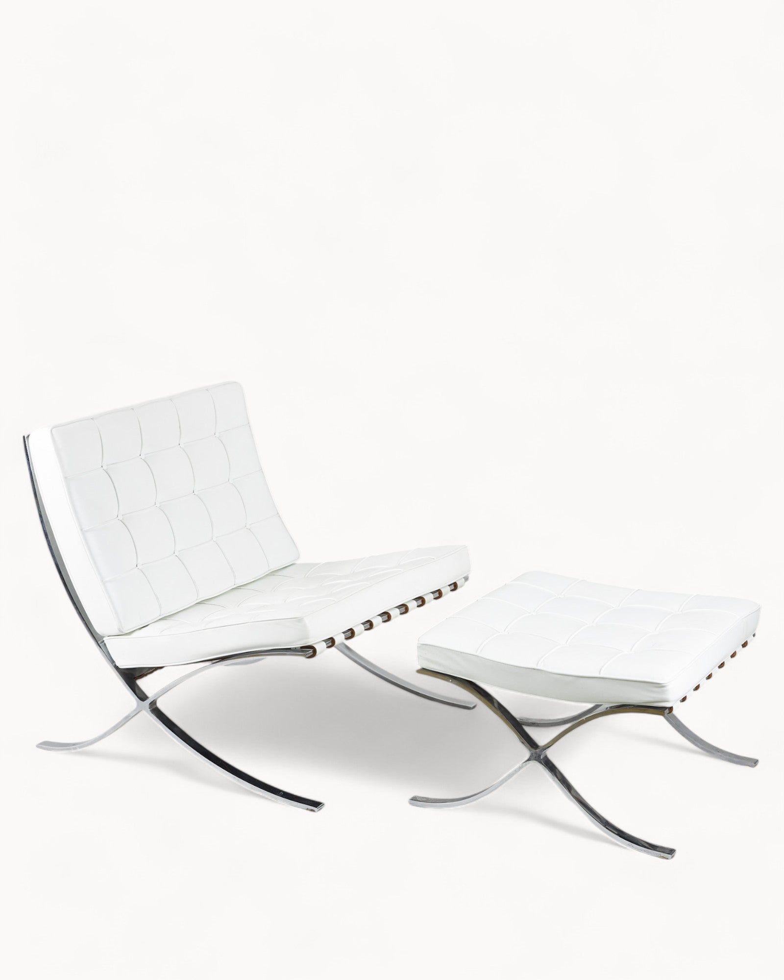 Hvidt kunstlæder med fodstøtte