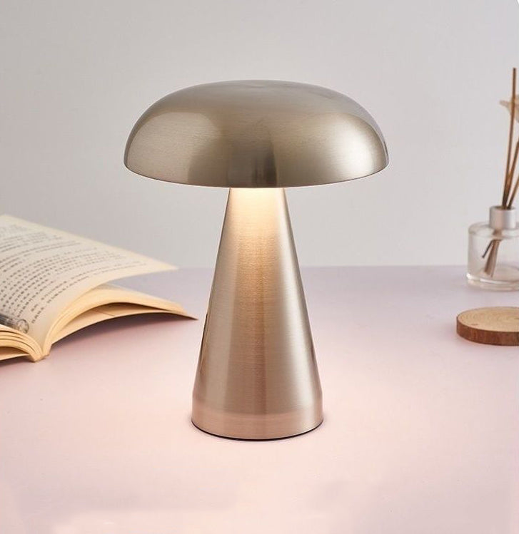 Genopladelig bordlampe | 1800mAh batteri, USB-C opladning, 3 lysintensiteter, metalhus