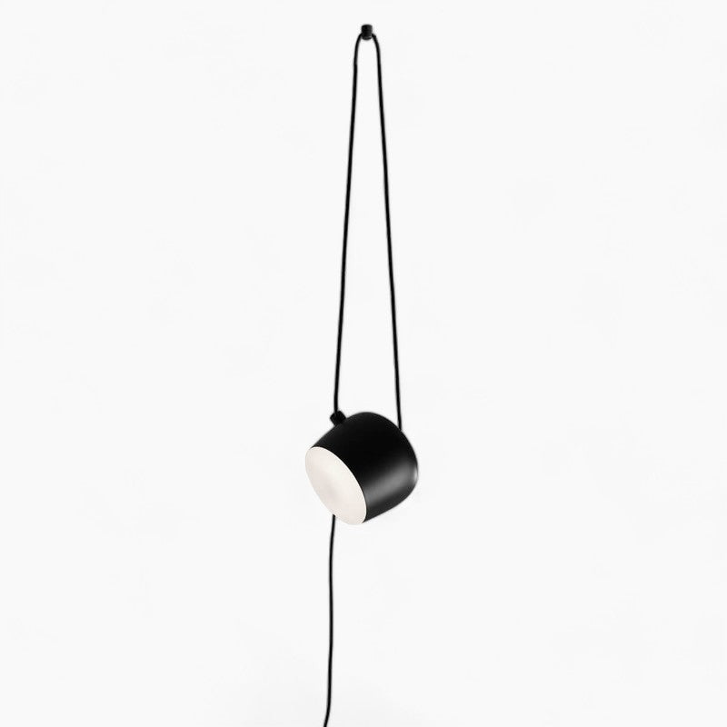 Moderne jerndesign, E27-sokkel, LED-kompatibel, semi-indbygget, metalskærm øverst/underst, 220-240V, 40W, CCC/CE-certificeret, sort/hvid