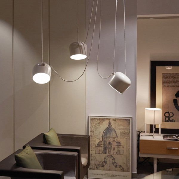 Moderne jerndesign, E27-sokkel, LED-kompatibel, semi-indbygget, metalskærm øverst/underst, 220-240V, 40W, CCC/CE-certificeret, sort/hvid