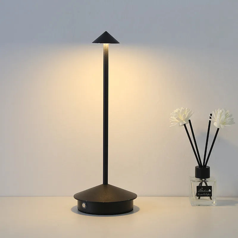LightGleam | Unik ledningsfri bordlampe