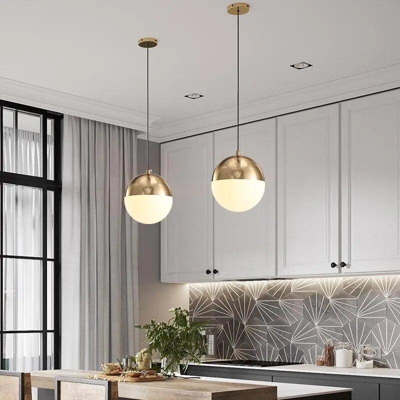 Moderne Globe-Pendel - Matteret Glas, Sort Finish, Justerbar Ledning, E27