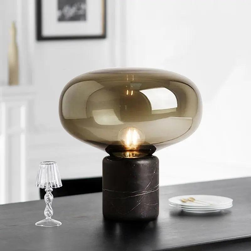 Elegant ravfarvet glas, keramik og jern