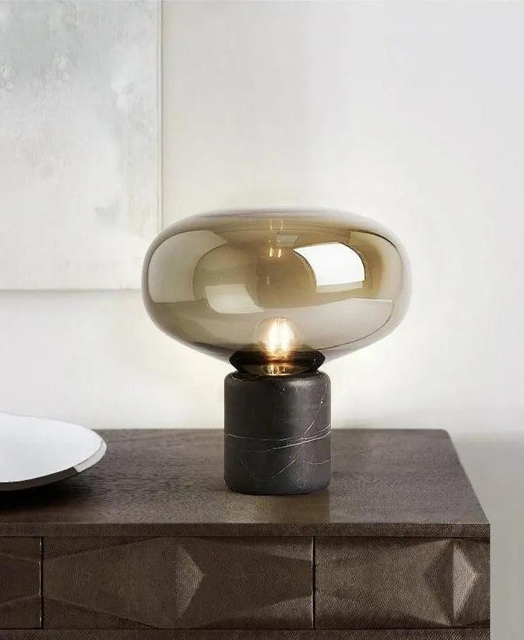 Elegant ravfarvet glas, keramik og jern